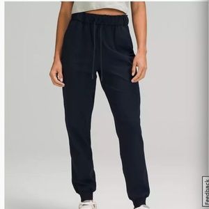 Lulu Lemon Stretch High-Rise Jogger Shorter Length Size 8